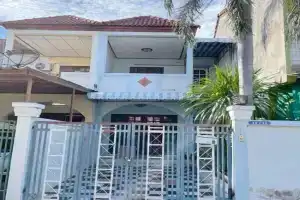 Bang Saen House: Friends/Family., Ang Sila