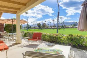 Palm Desert Condo with Patio and Golf Course Views Apartments, Palm Desert