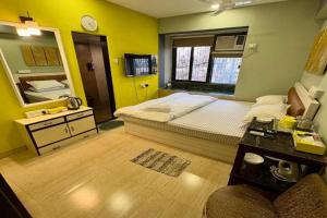1 Bedroom Studio Apartment- Close to BKC, Mumbai