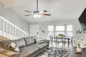 Updated Townhome 3 Mi to Downtown! Guest house, Tallahassee