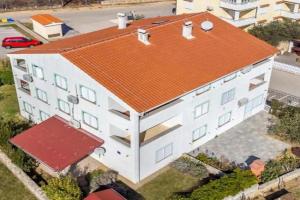 Apartments with parking space, Krk - 22415, Baska