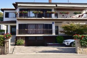 Apartments with parking space - 22565, Umag