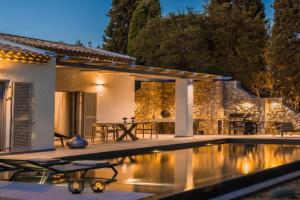 Forrest Villa, Svoronata