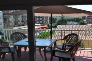 Apartamento Reformado con Estilo, Cerca de la Playa, para Familias, con Terraza y Parking - ES-323-50, L'Estartit