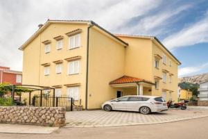 Apartments with parking space, Krk - 22418, Baska