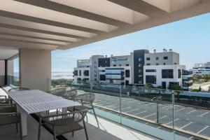 Los Camaleones by Ĥ - Playa de los Haraganes HLHC3304P4 Apartments, Isla de Canela