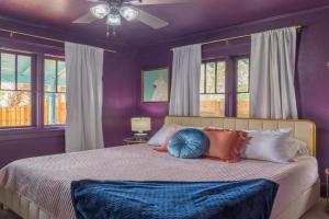 8 beds! Steps 2 Ocean Center Cowboy Pool Beach Guest house, Daytona Beach