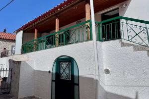 CosinesHouse, Leonidion