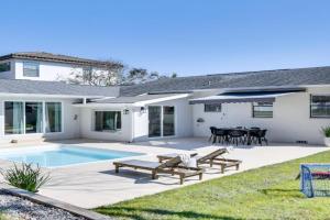 Lakeland Retreat Private Heated Pool and Yard Games Guest house, Lakeland