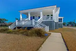 3BR Home Near Beach with Views, Deck and Grill Guest house, Gulfport