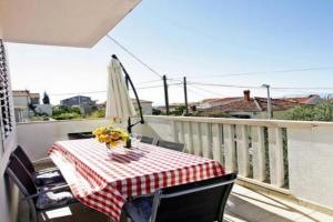 Apartments with parking space, Brac - 22504, Supetar