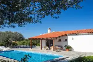 Villa Fig and Olive, Sfakaki