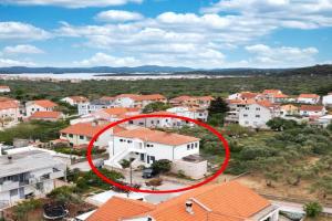 Apartments with parking space - 22405, Betina