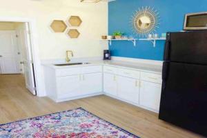 PETS OK Steps 2 Ocean Center Walk 2 Beach Apartments, Daytona Beach