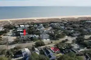 Beach Happy 4bedrooms-3bath steps to beach, Virginia Beach