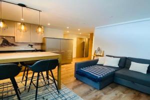 Cosy Modern Apartment with balcony and Matterhorn View, Zermatt