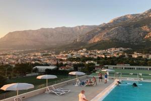 Uzelac apartment with pool, Makarska