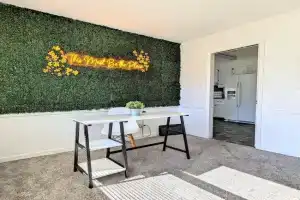Spacious family friendly home with game room by UNC, Charlotte