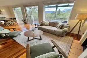 Villa 2br Mountain View Retreat Villa located within Cypress Lakes Resort, Pokolbin