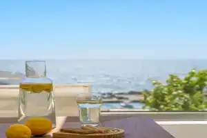 Demilia Luxury Suites, Batsi