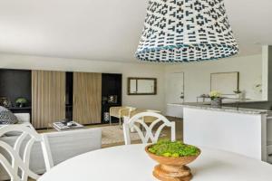 Crystal City Charm 2BR Free Parking 304 Guest house, Washington