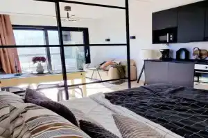 Modern apartment nearen Messukeskus, with own private and free parking, Tampere