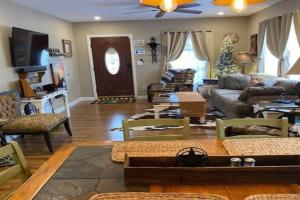 StockYards!-1 block away ! Cowboy Cottage sleeps 9, Fort Worth
