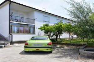 Apartments by the sea - 22628, Umag