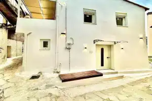 Statha’s Home Apartments, Gythio