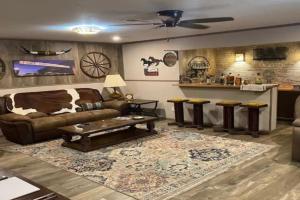 StockYards! Walk 3 Blocks-Ranch House sleeps 8, Fort Worth