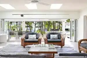 24 Cooran Court - Private Sandy Beach and Pontoon Guest house, Noosa Heads