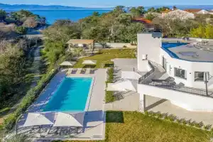 Awesome Home In With Kitchen Guest house, Malinska