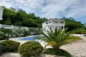 Dezu Villa, Kvariati