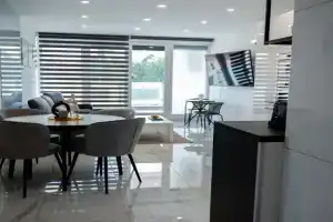 Natasa Apartman, Villany