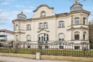 Wiener Palais am Großen Garten, Arbeitsplatz, Familie, 7 Pers, Smart-TV Apartments, Dresden