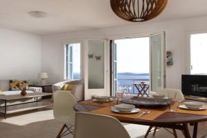 Sea & Sunset Balcony -Island House by Hostandros, Batsi