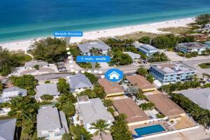 Relax Just Steps to the Soft White Sandy Beach, Heated Pool Guest house, Holmes Beach