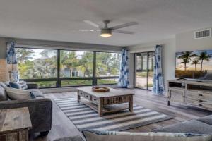 Fully Remodeled Steps to the Beach - Amazing Tropical Sunsets Guest house, Holmes Beach