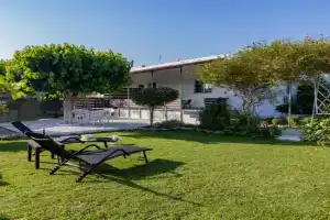 Beachside Apartment-1, Afantou