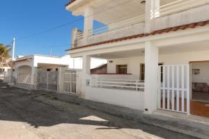 Villino Pamela by BarbarHouse, Torre Lapillo