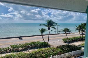 The Breeze Guest house, Key West