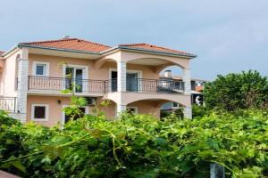 Apartments with parking spaces Kastel Novi, Kastela - 22378, Kastel Stari