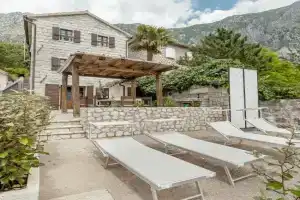 Beachfront Villa, Orahovac