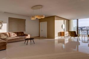 Stunning 3BED with views by Homely Apartments, Mellieha