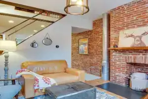 3 Mi to Dtwn Charming Row House in, Pittsburgh