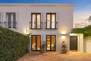 Sophisticated art deco in the heart of Guest house, Melbourne