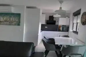 Apartments Šućur, Oltre