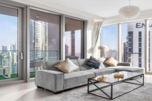Luxury 4-Bed Escape in Downtown That Sleeps 9 Apartments, Dubai