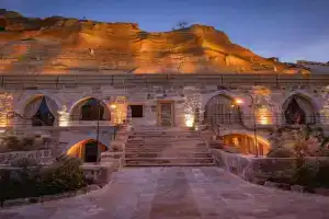 Sur Cave Hotel, Uerguep
