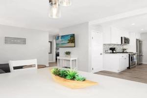 Balboa Paradise - Renovated Coastal Haven Guest house, Newport Beach